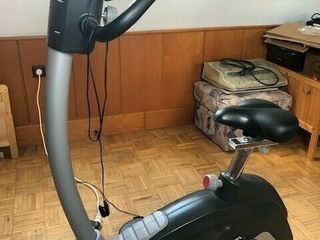 Вертикальный велотренажер kettler. bicicleta de camera. foto 3