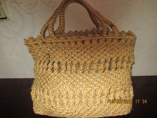 Изделия из пальмовых ниток: панно ручной вязки, корзинка, сумочка, подвеска для вазона макраме foto 4
