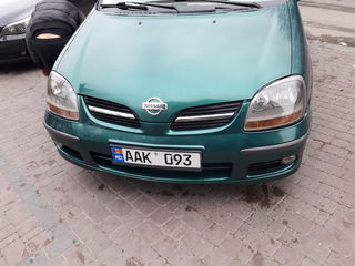 Nissan Almera Tino foto 1