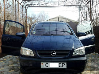 Opel Zafira foto 1