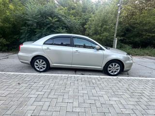 Toyota Avensis foto 4