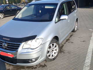 Volkswagen Touran foto 2