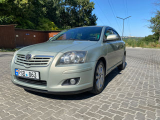 Toyota Avensis foto 2