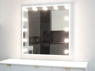 Зеркало с лампочками 90х90 см. Oglinda cu becuri 90x90 cm.