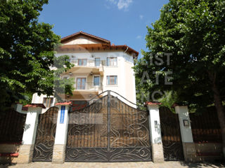 Vânzare, casă, 3 nivele, 14 camere, strada Independenței, Bălți foto 1