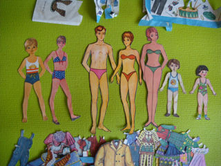 Бумажные куколки из серии «Вырезалки-наряжалки» из 90-х. Детский набор Доктор Айболит (СССР).
