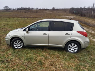 Nissan Tiida foto 2