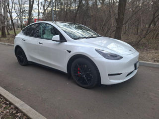 Tesla Model Y foto 2