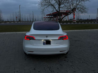 Tesla Model 3 foto 6