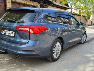 Ford Focus Wagon foto 2