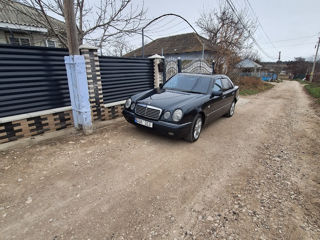 Mercedes E-Class foto 2