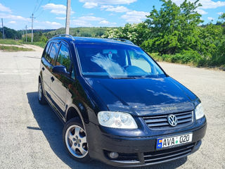 Volkswagen Touran foto 4