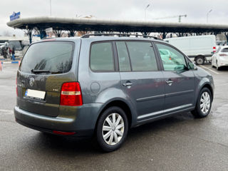 Volkswagen Touran foto 6