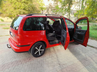 Volkswagen Sharan foto 2