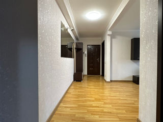 Apartament cu 3 camere, 80 m², Botanica, Chișinău foto 2