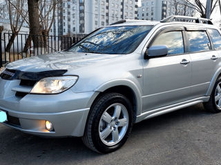 Mitsubishi Outlander foto 2