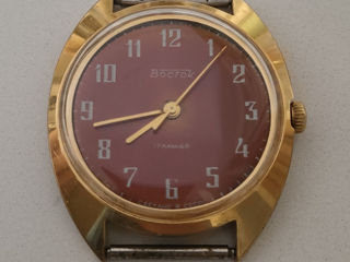 Часы "Восток" СССР, 17 камней, механические, позолоченые Au10, в идеальном состоянии.