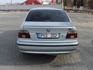 BMW 5 Series foto 3