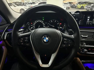 BMW 5 Series foto 8