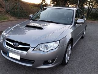 Subaru Legacy foto 1