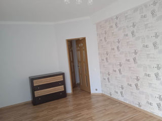 Apartament cu 2 camere, 83 m², Botanica, Chișinău foto 3