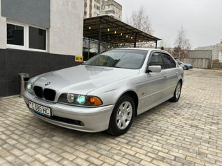 BMW 5 Series foto 2