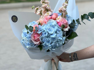 Trandafiri la cel mai accesibil preț și multe alte flori în stoc!! Livrări la domiciliu. foto 1