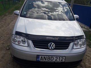 Volkswagen Touran foto 1