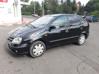 Nissan Almera Tino foto 1