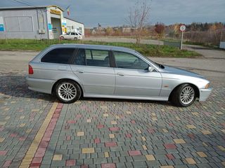 BMW 5 Series foto 1