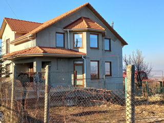 Casă individuală cu reparație în Dumbrava, 6 ari, 180 m2, 2 nivele, garaj, beci. foto 1