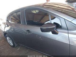 Nissan Versa foto 12