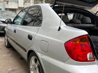 Hyundai Accent foto 2