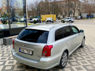 Toyota Avensis foto 4