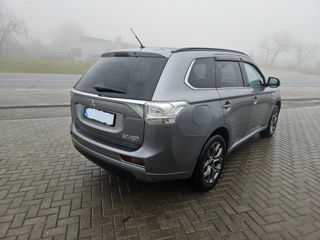 Mitsubishi Outlander foto 3