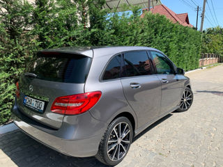 Mercedes B-Class foto 2