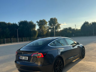 Tesla Model 3 foto 6