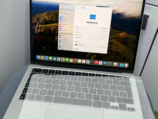 MacBook Air 13.6 inch 16/256GB chip M3 nou