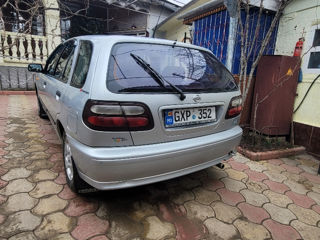 Nissan Almera foto 5