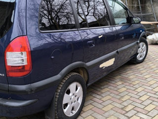 Opel Zafira foto 2