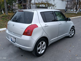 Suzuki Swift foto 4