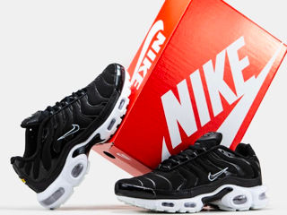 Продам nike air max tn plus black white