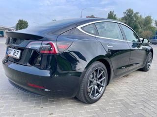 Tesla Model 3 foto 4