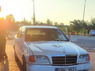 Mercedes C-Class foto 6