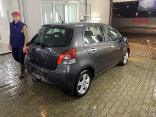 Toyota Yaris foto 8