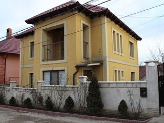 Buiucani! Casa cu 2 nivele, euroreparatie, 200 m.p., 5,2 sote