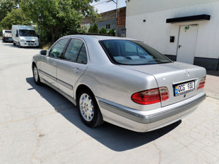Mercedes E-Class фото 1
