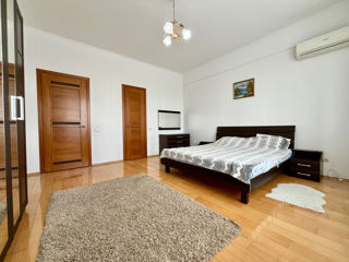 Apartament cu 3 camere, 133 m², Centru, Chișinău foto 3