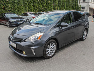 Toyota Prius v