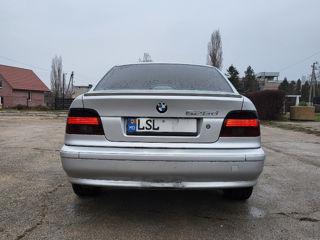 BMW 5 Series foto 7